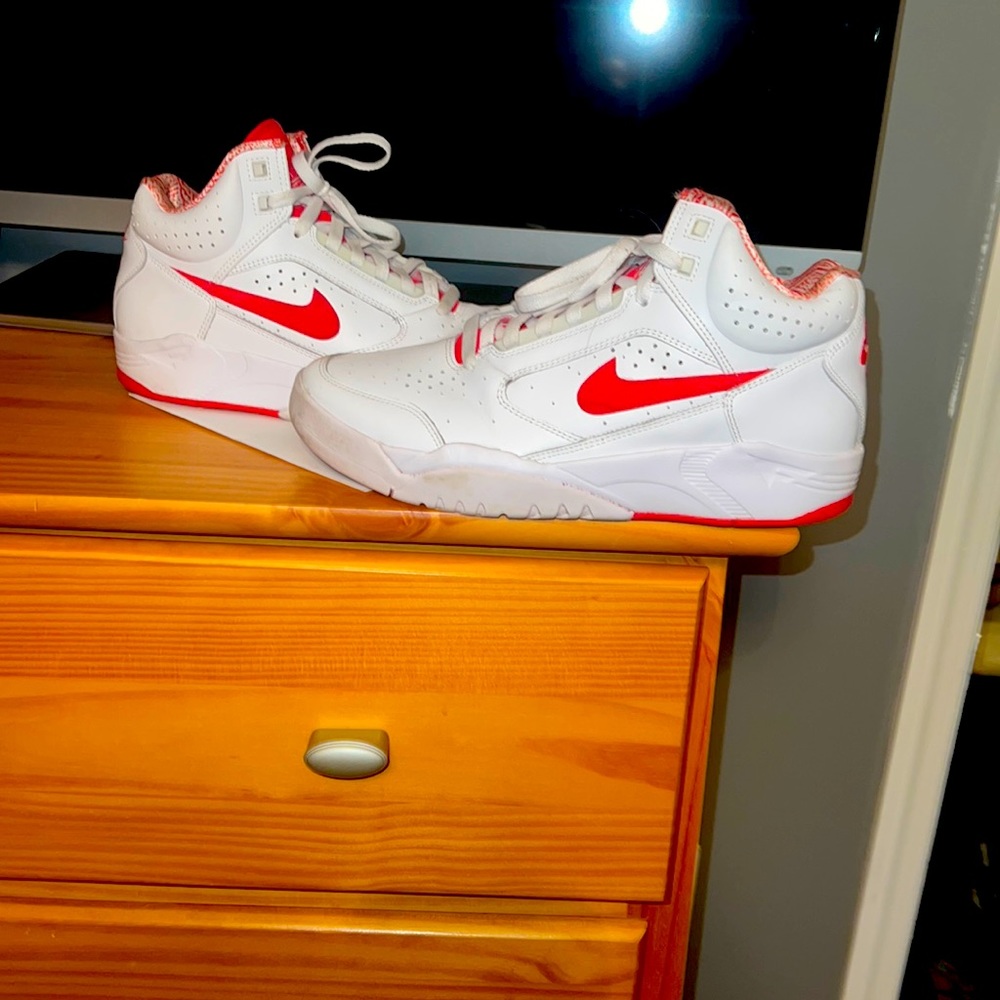 Nike men shoe, will be cleaned as new when sold!